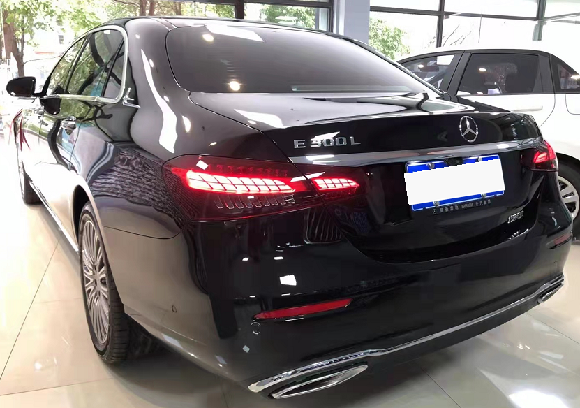 体验奔驰E300L：外观“小S级”，内饰奢华，2.0T+9AT，优惠咋样？