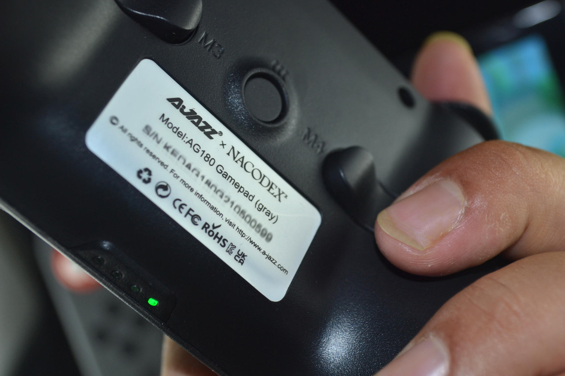 第三方更有料，玩Switch 我选黑爵AG180游戏手柄