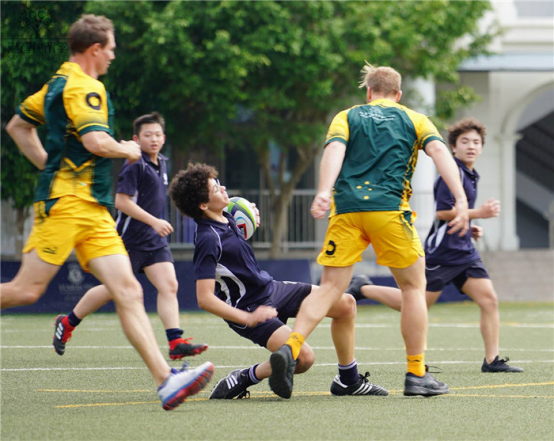 你以为香港哈罗老师只会教书，那就错了，他们还教学生如何起飞