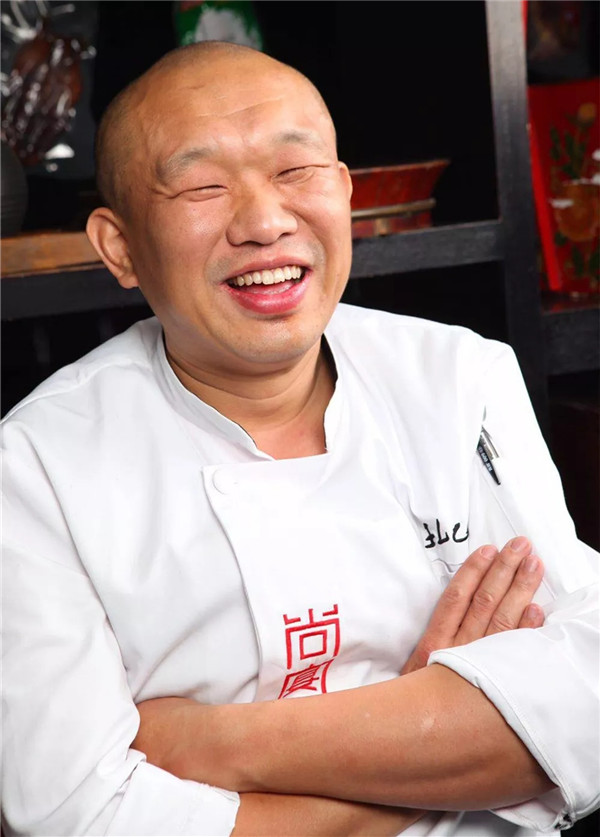他是中国创意菜开先河者，因“厨王争霸”名声大噪