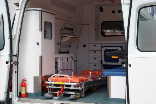 负压救护车，抗击疫情时的昂贵