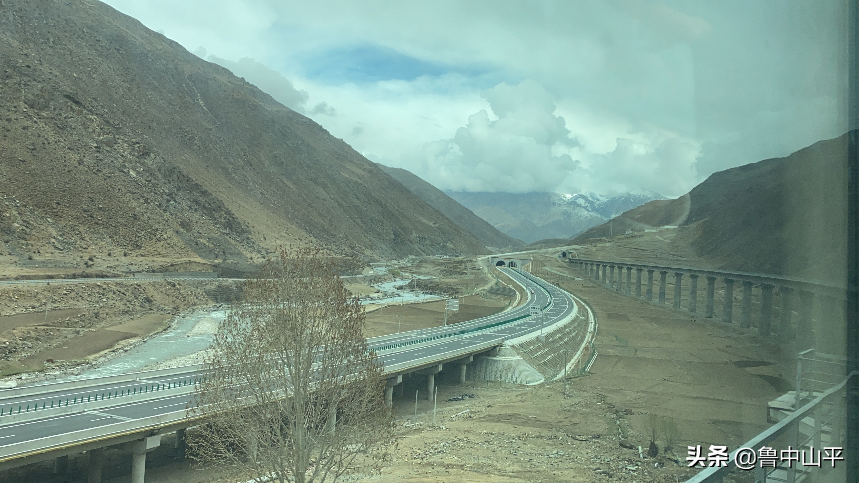 西藏之旅(三)那是一条神奇的天路,青藏铁路沿途风景,走进西藏
