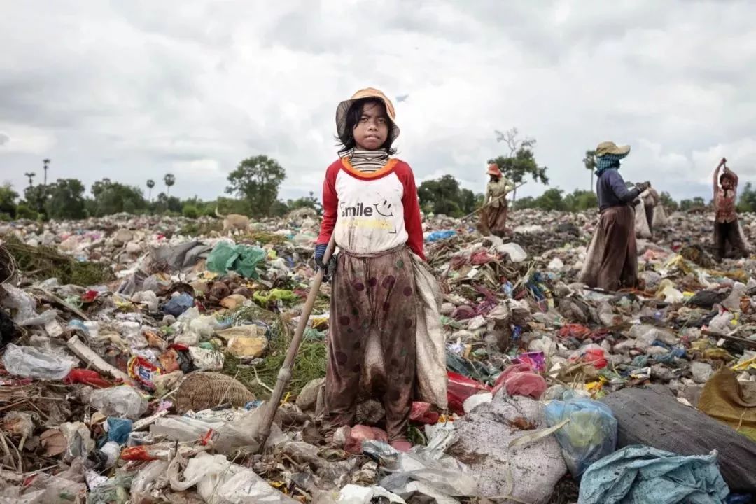 捡破烂交学费，用废品造学校？他建了一所垃圾学校，拯救无数孩子