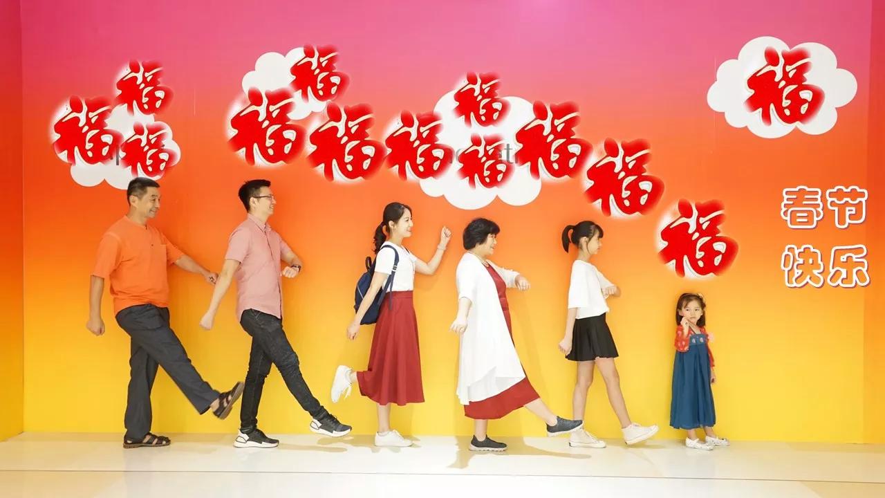 牛年新禧，璀璨钻石映衬唯美爱情永恒绽放