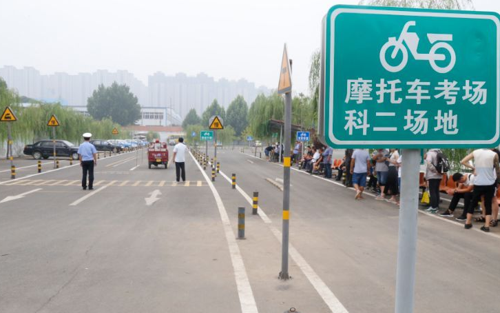 有汽车驾照骑电动车因无证被罚，车主该怎么解决？官方给解决方案