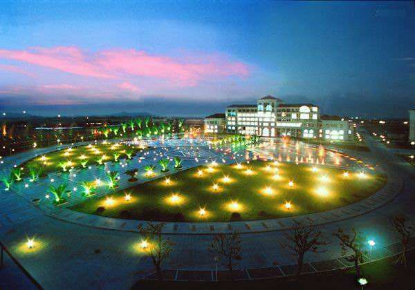 两所540—590分左右录取高校，地理位置优越，就业率高，值得报考