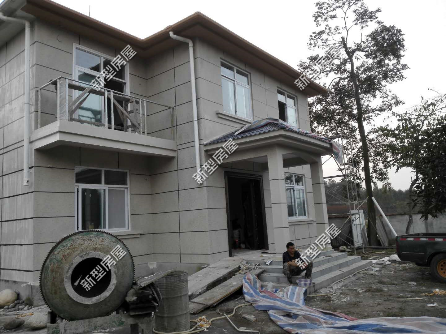 生手学喷真石漆技巧(真石漆越来越流行,农村工人不会做怎么办?