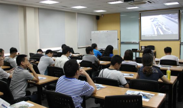 大学蹭课会被赶出来吗？其实老师欢迎蹭课，只要避开这类课程