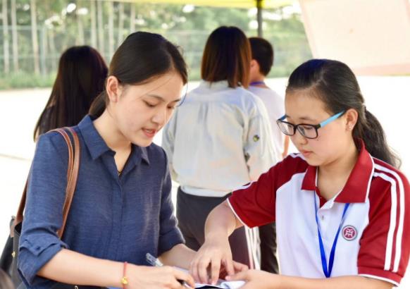 大专辅导员招聘条件（大学辅导员是啥样的职业）