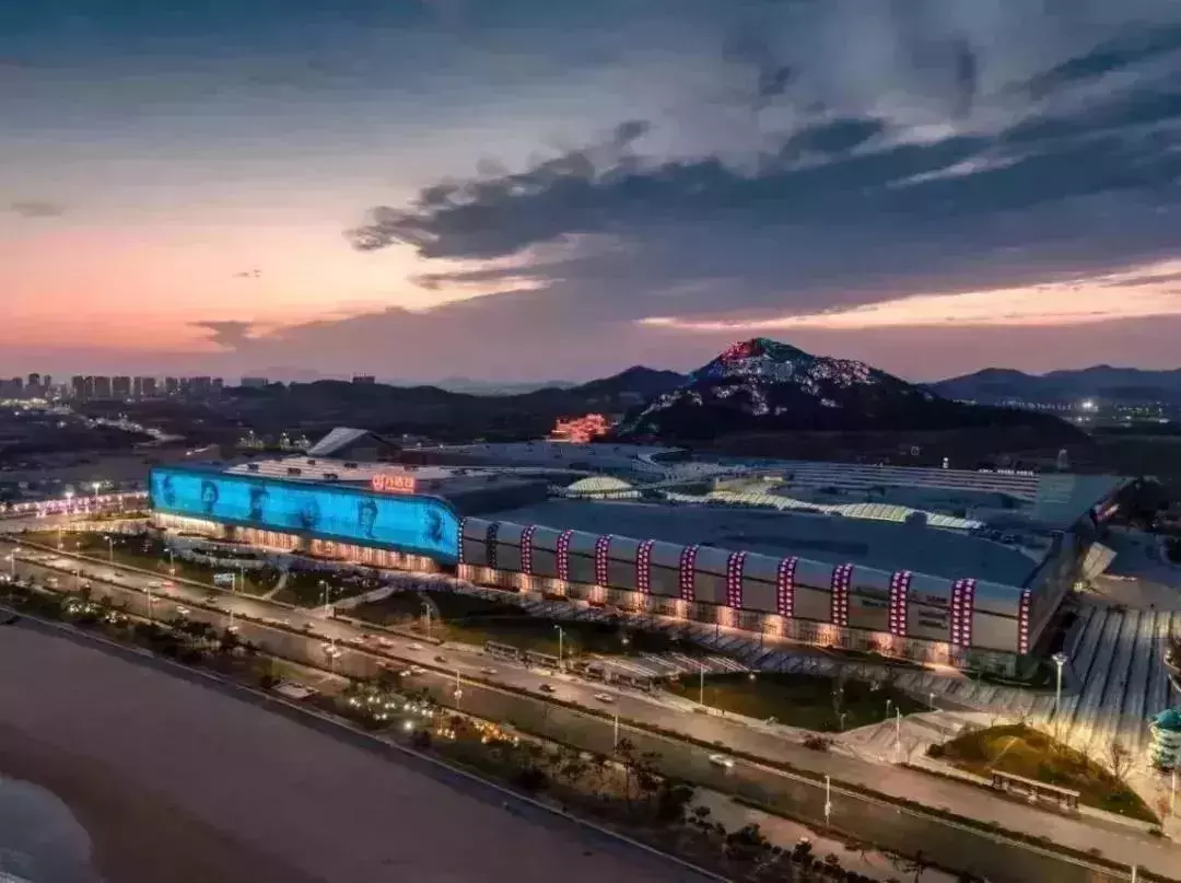 东方影都茂“光影市集”即将开业，自媒体探店先睹为快，福利等你拿