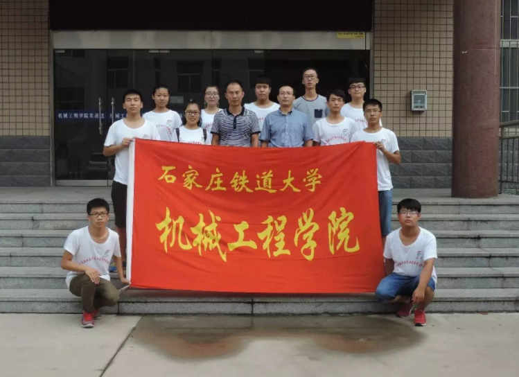 石家庄铁道大学铁门不见了，学生笑开了花，直言段子变成了现实