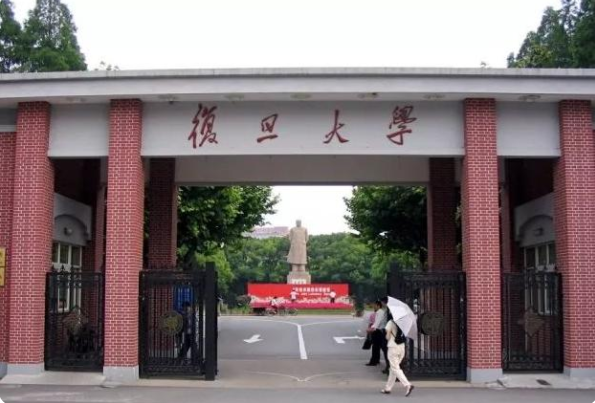 上海这4所大学应届毕业生，可直接落户本地，学生们却想法不一