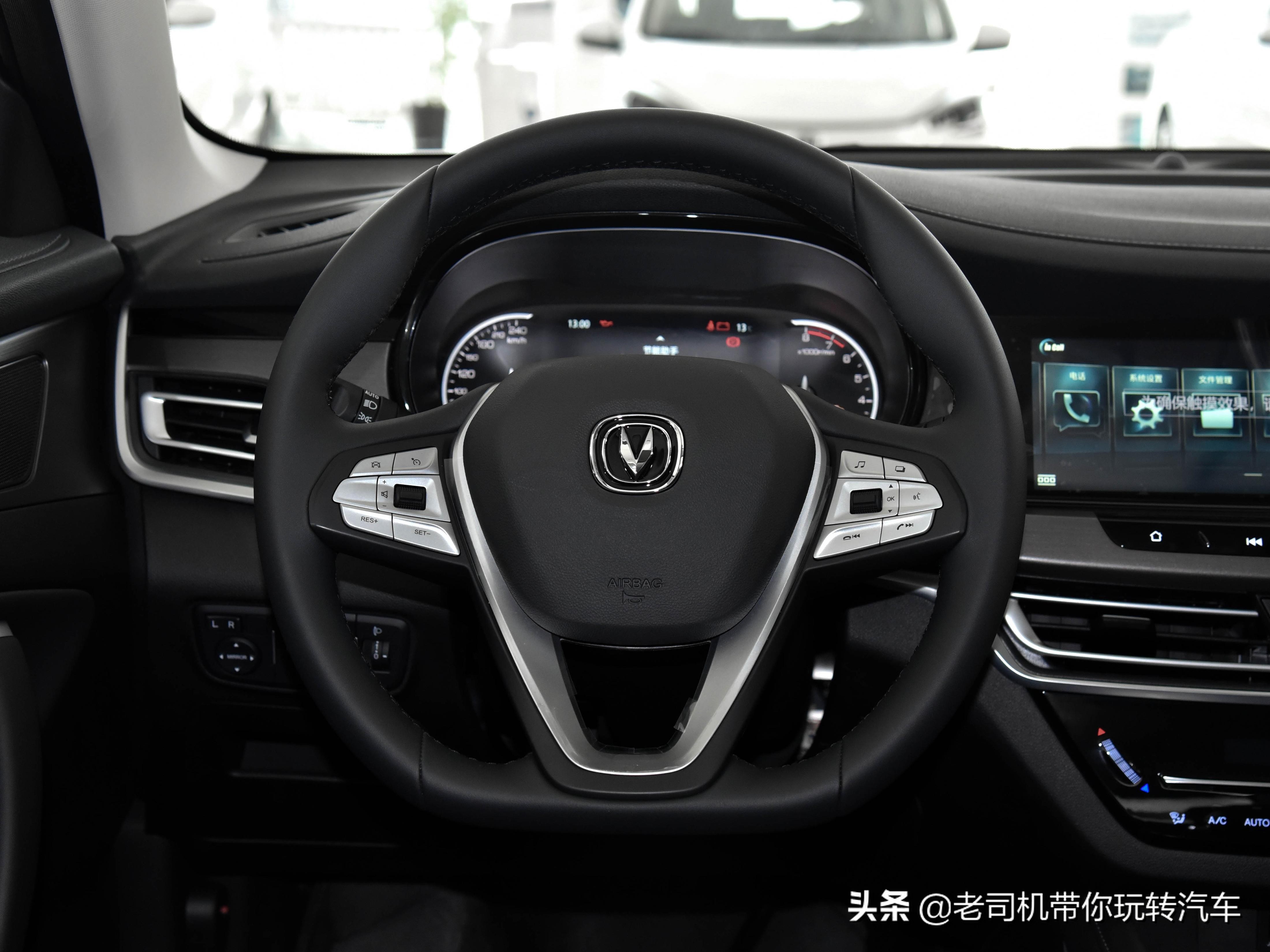 四缸+CVT，配置丰富，价格实惠，带你一起看长安CS35PLUS