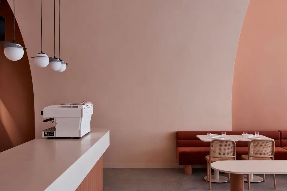 6个养眼的咖啡厅设计｜溢出屏幕的设计感