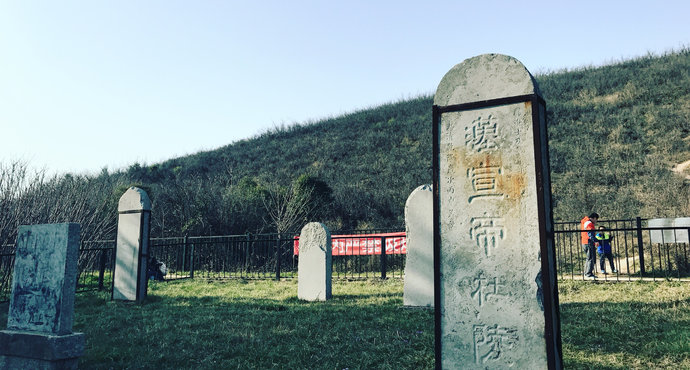 故剑君心：我将何以报你 ，以仇人的鲜血，以没落的山河。