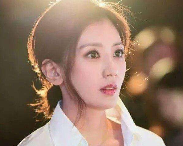 贾静雯：一婚嫁渣男，2600万获女儿半个抚养权，二婚终获幸福