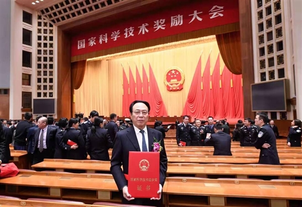 中国最有钱院士发明连花清瘟，成为治疗新冠肺炎神药，挂号费8元