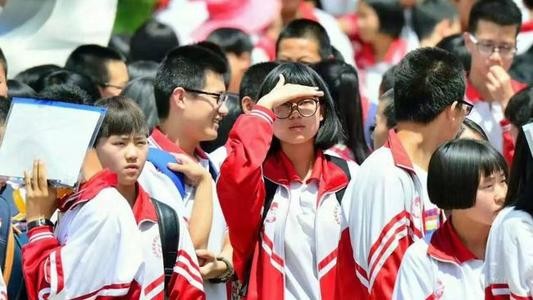这两个省复读生人数很多，“高四生”成正常现象，为的就是上名校
