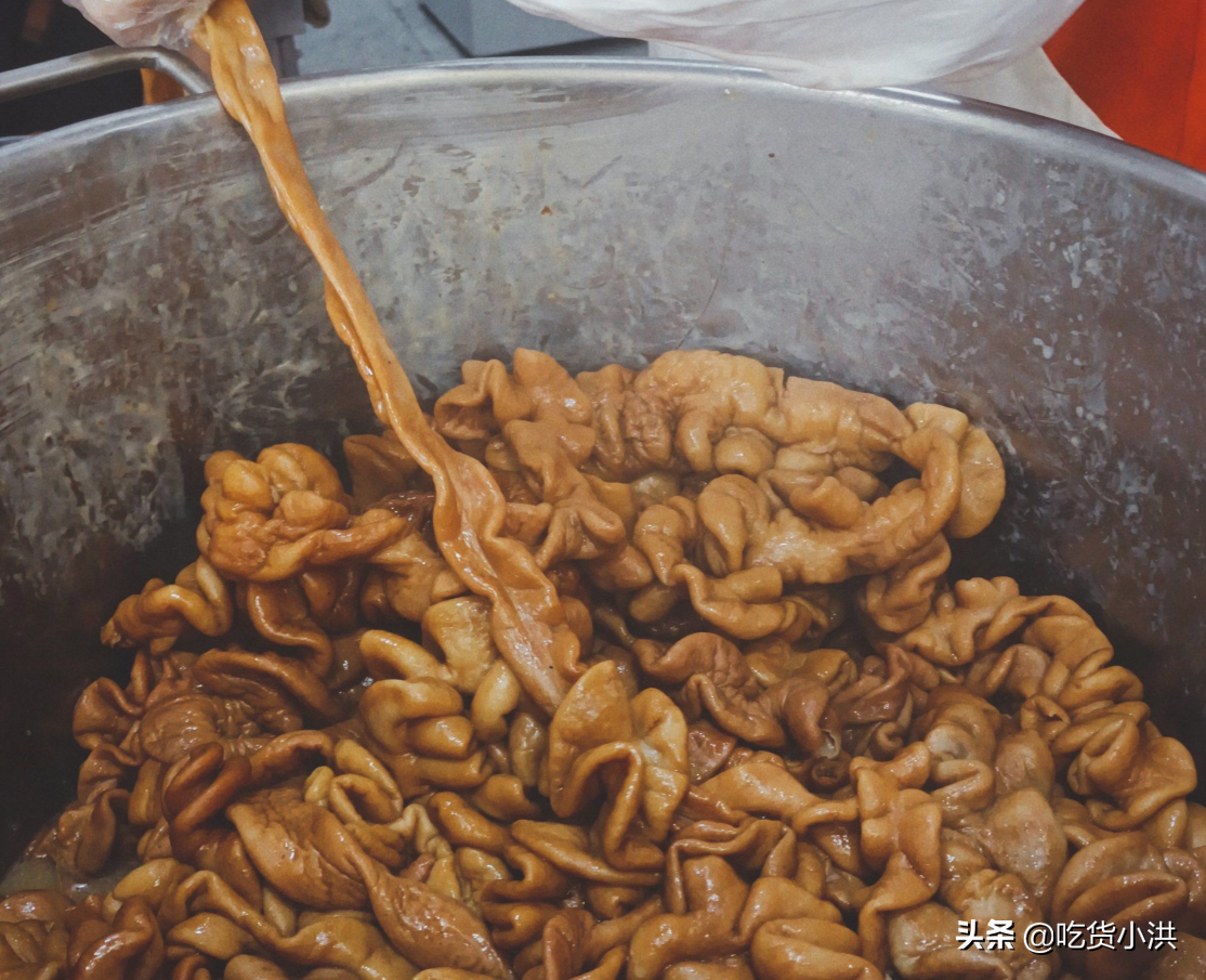南京30多年的大肠店，110元一斤有人还说便宜，一天五锅不够卖