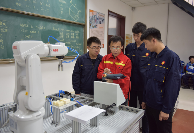 “技校让我找到了闪光点，是我无悔的选择”，3个真实技校蜕变记