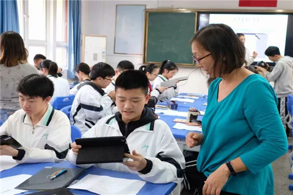 高考后才懂，普通班当鸡头和重点班当凤尾的差距，幸好当初选对了