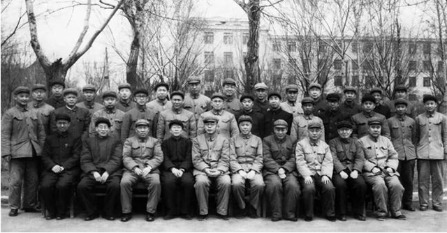 哈军工建校的首任院长兼政委是陈赓，第二任院长和政委分别是谁？