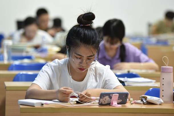 教育部传来消息，大学生将迎接“新挑战”，学生直呼读书好难