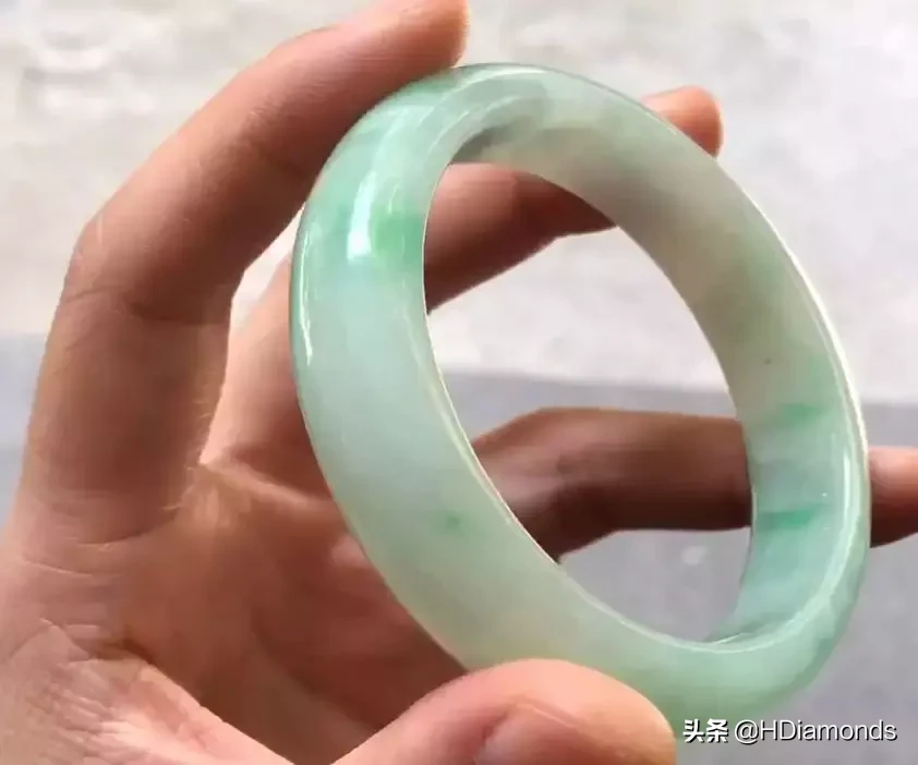 黑心商家—翡翠B货当成A货卖,满绿手镯才3000你信吗?