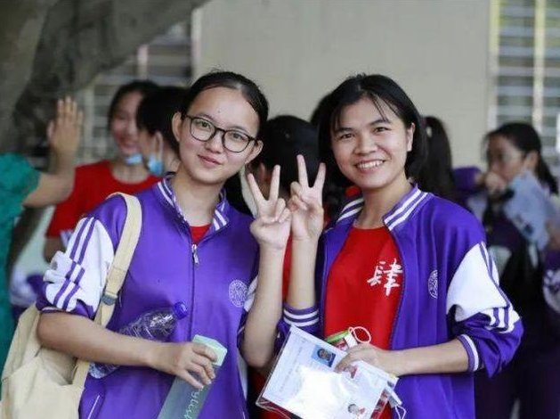 学生成功被“北大”录取，家长发朋友圈分享喜悦，评论却很扎心