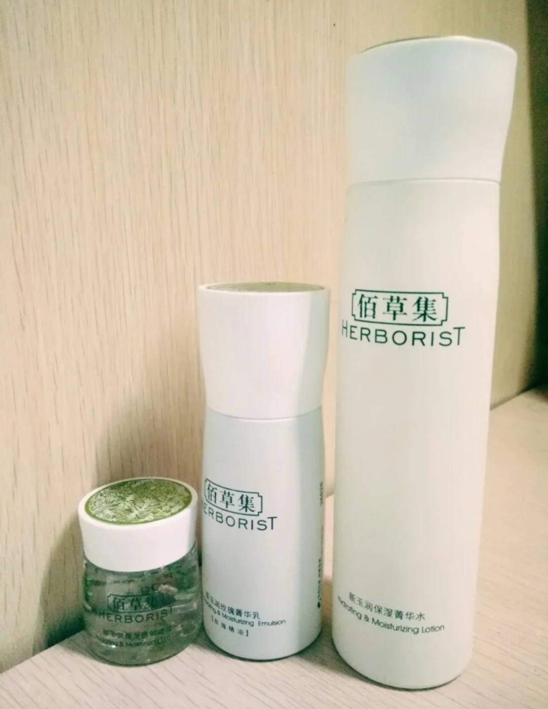 受欢迎国货水乳榜单：佰草集贵但不是最好用，百雀羚保湿效果好