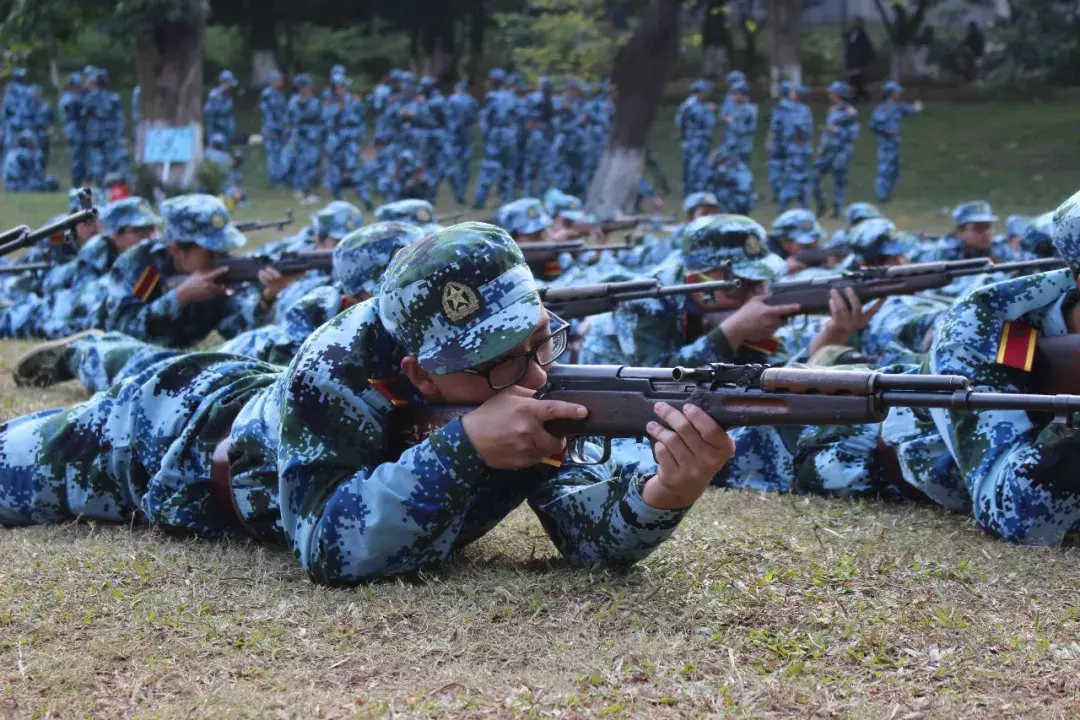 今天八一:10首出塞诗,致敬所有的中国军人