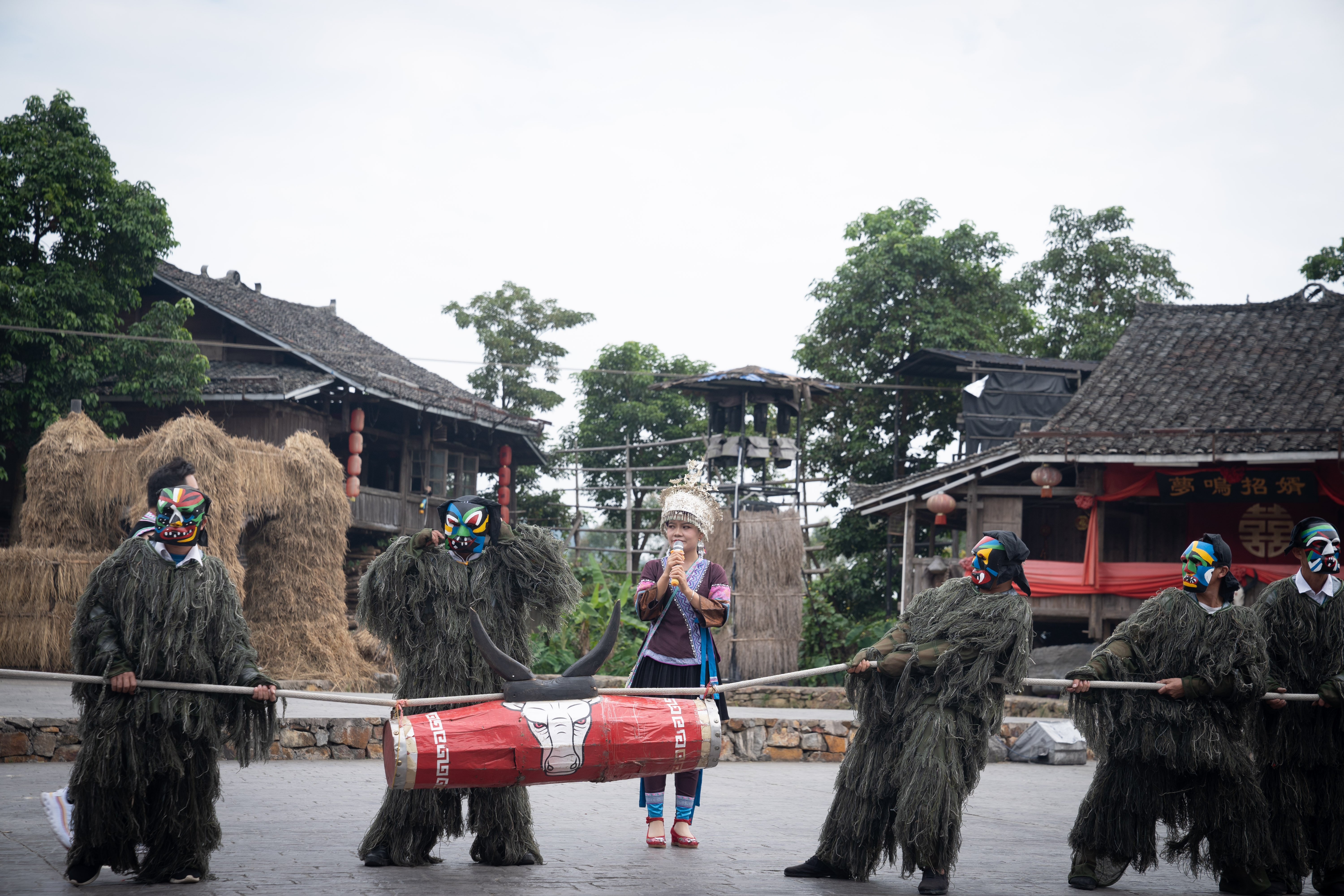 柳州融水梦呜苗寨拦门酒体验当地的婚礼真是太热闹了