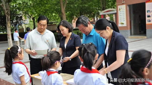 营造书香校园 润泽金色童年——孟津县“营造书香校园”展示交流活动在双语学校隆重举行