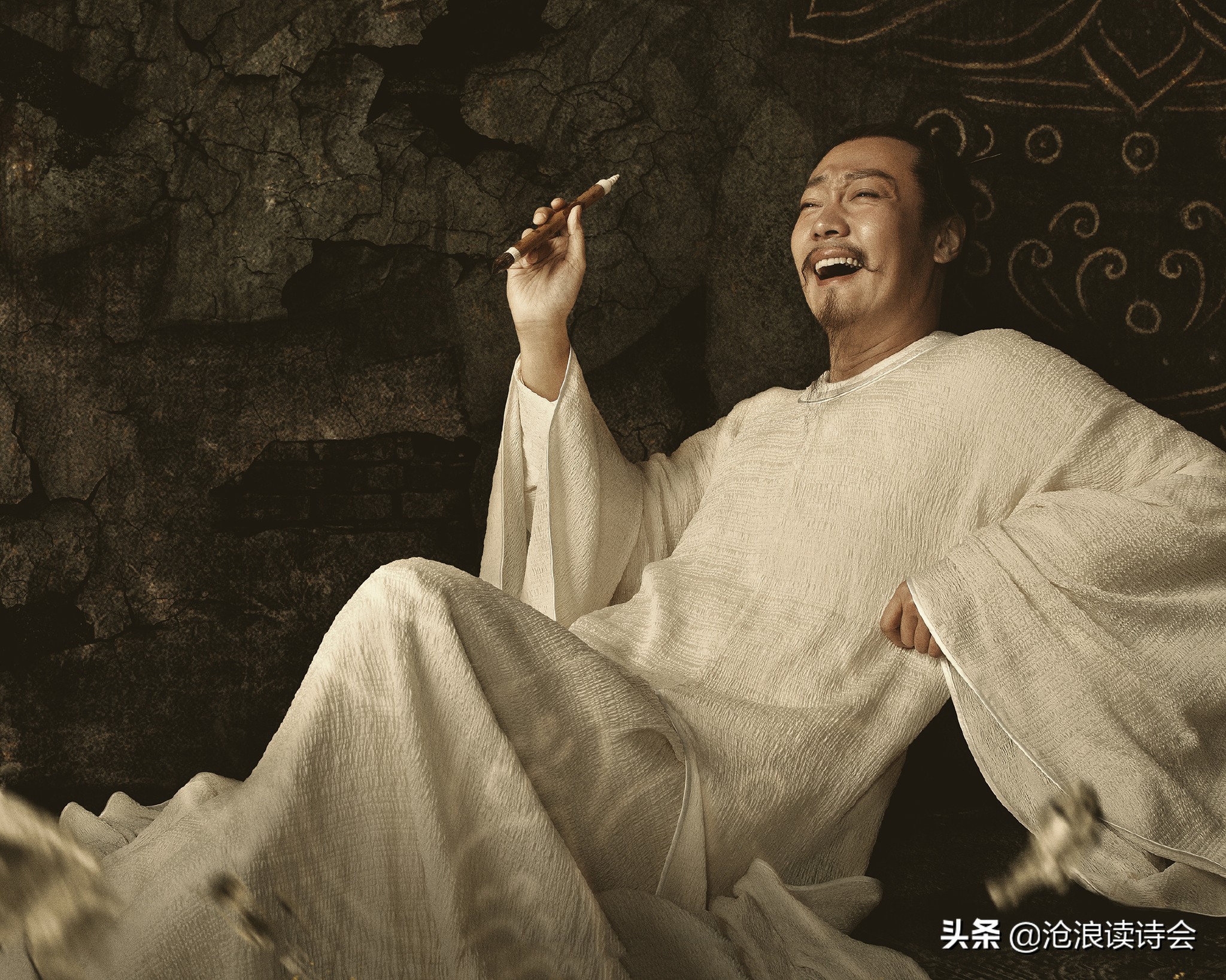 读完这首诗来夸李白天才,仗剑闯荡,挥洒豪情自信,美得让人心醉