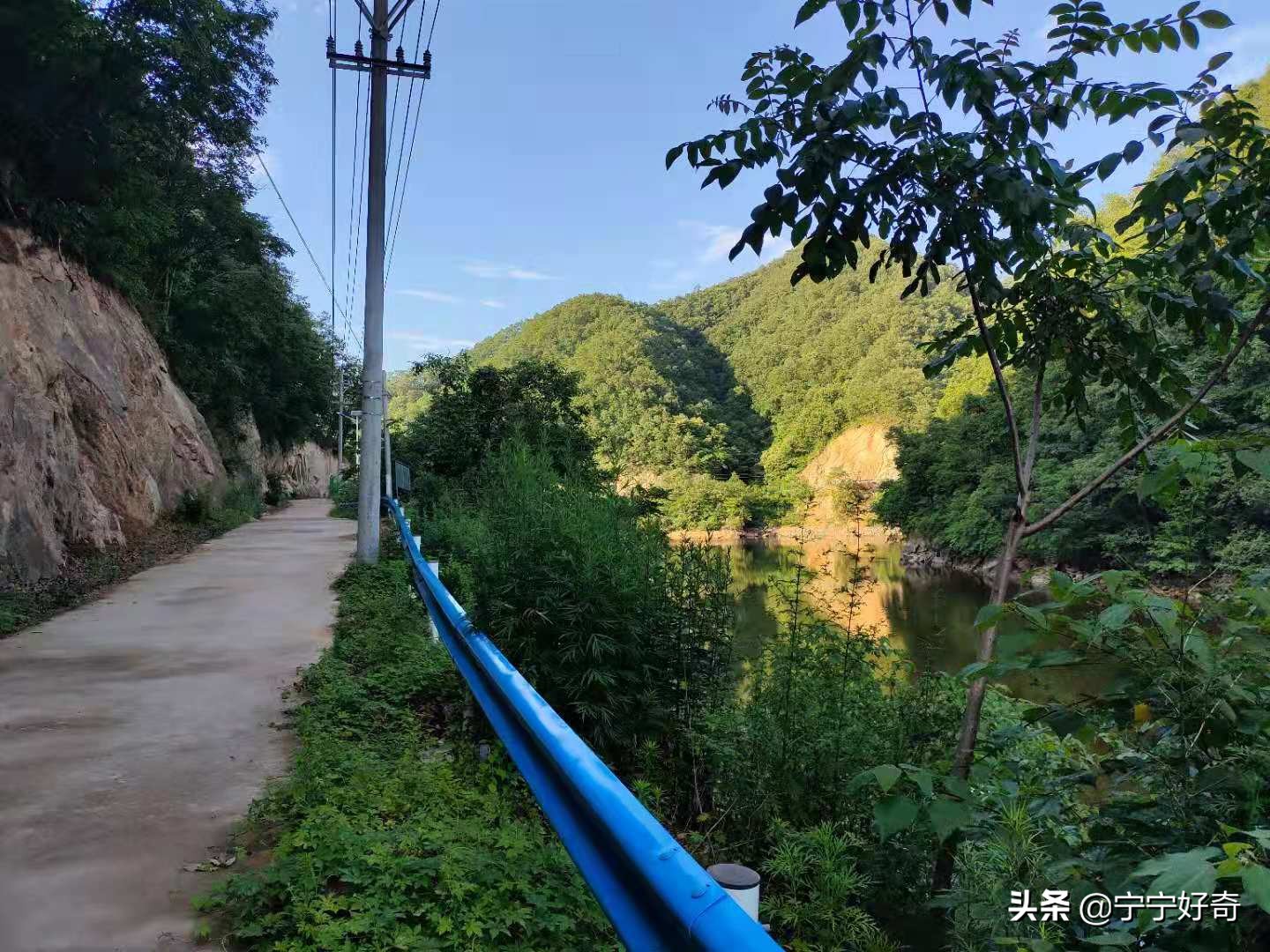 没有机械设备，靠肩膀抬大石，这三个大队如何建起这座壮观水库？