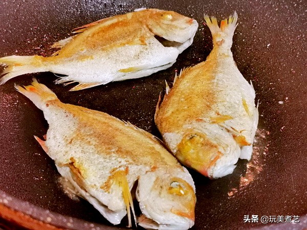 红鲷鱼加油豆腐，炖一炖，暖心又下饭