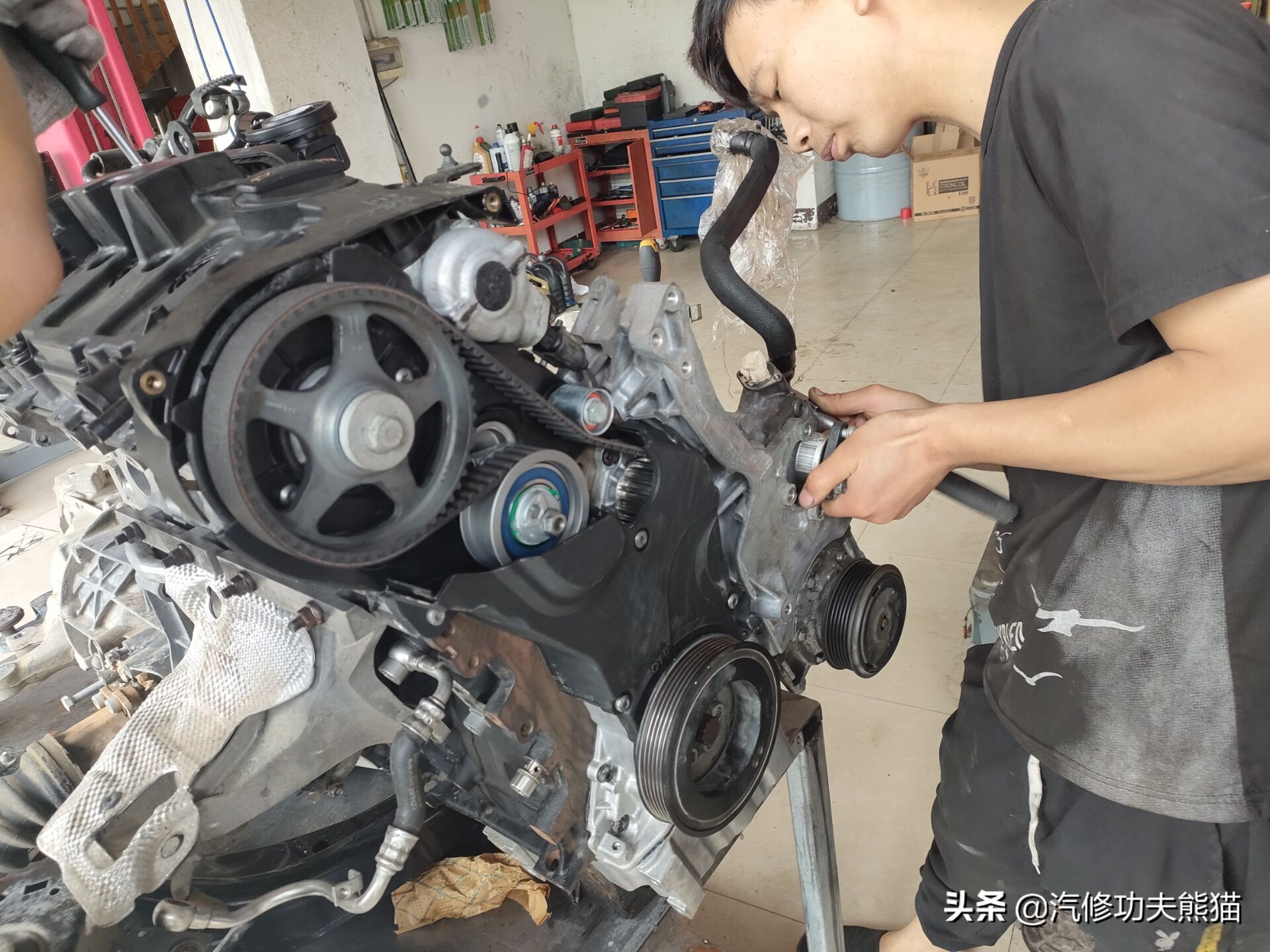 苏州车友十二年车龄奥迪A6L2.0T烧机油，对车有感情彻底整修翻新
