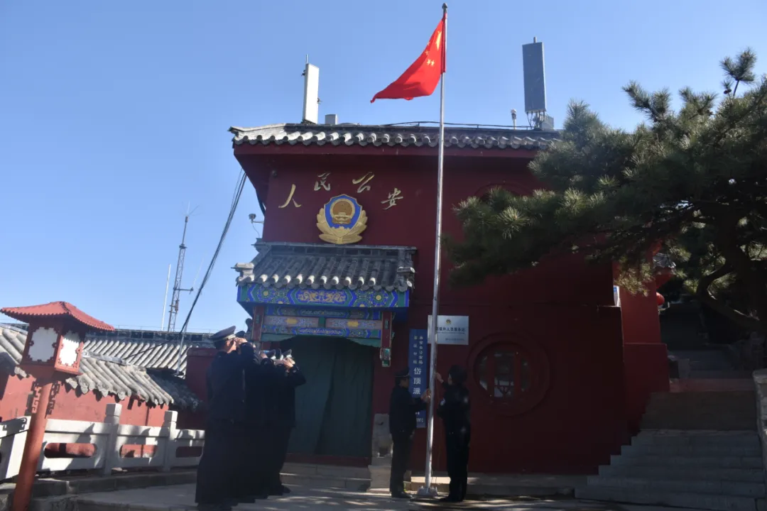 【一线警察】母亲哭了:“我知道条件有限,可没想到如此艰苦”