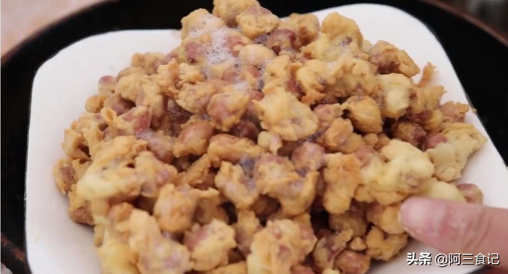 花生米怎么做才好吃，大厨告诉我，加2个鸡蛋，这样做比吃肉还香