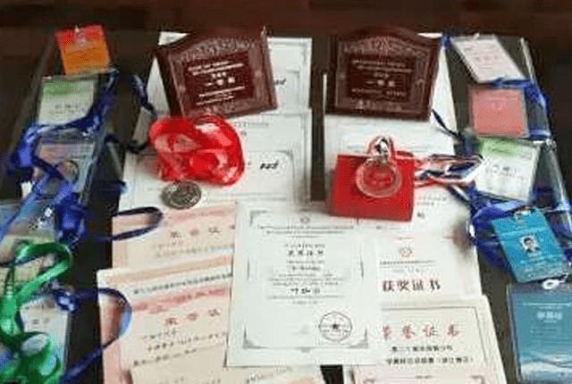 浙江数学天才走红，各大高校争相录取，北大自降200分