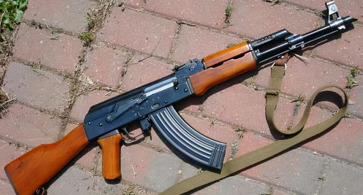 1988年，四川“白岩洞剿匪”：千名军警参与围剿，解放军出动支援