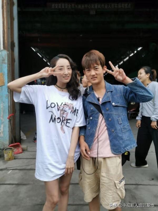 影视化妆师怎么进剧组-化妆学校前十名-一周明星学员榜-剧组就业