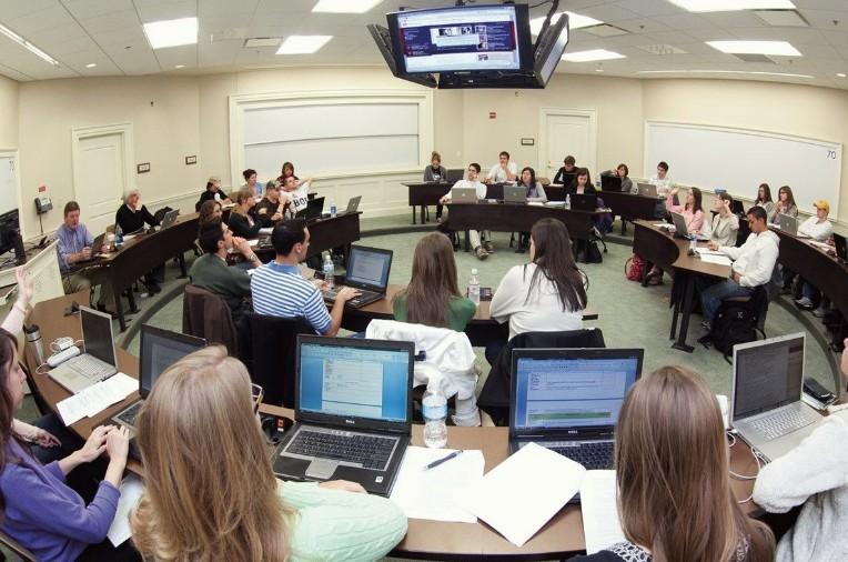 国内大学校友会排名，第一名稳坐14年，上海交大成功跻身前三