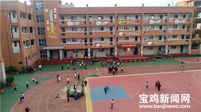 宝鸡新民路小学以丰富多彩的主题教育活动(图1)