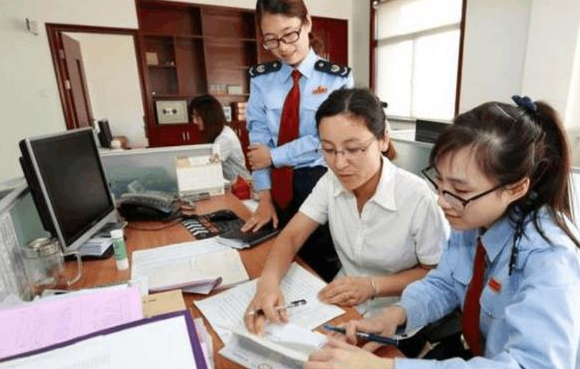 公务员招录较多的5类专业，竞争小容易上岸，想考公务员的可参考