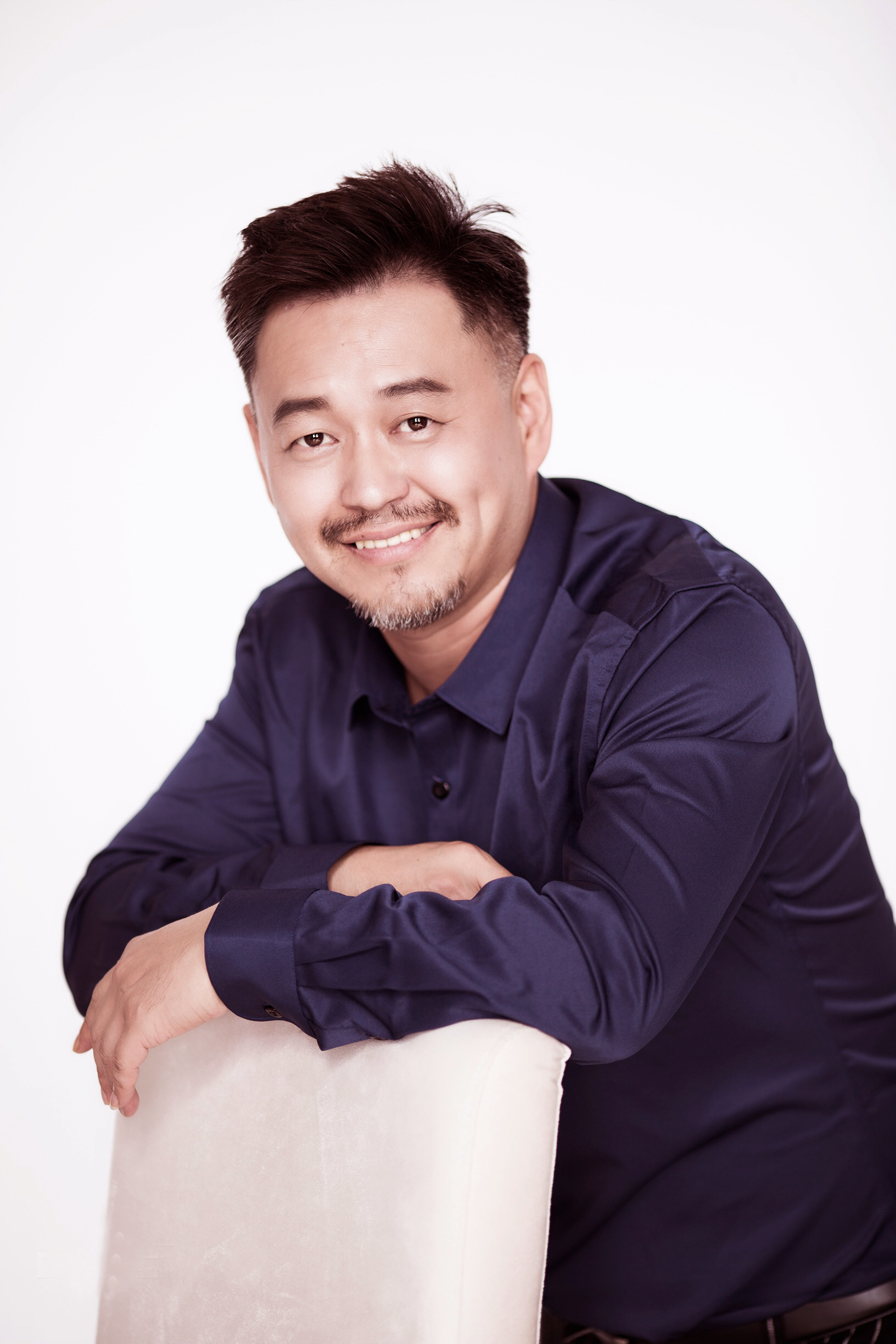 王世安(《叛逆者》中3位男配角:他们塑造的角色,让观众心痛泪奔)