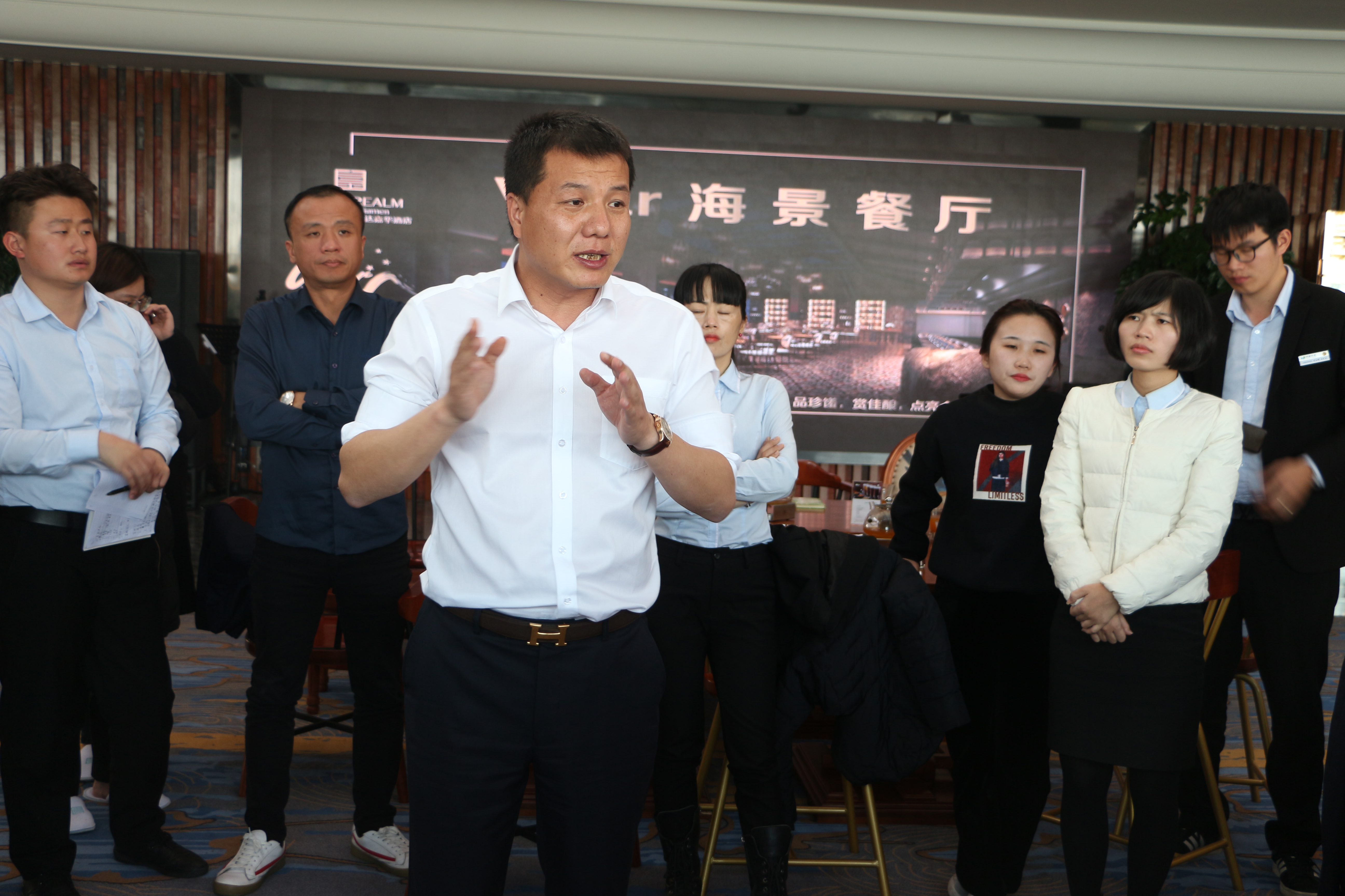 15年锐变成行业佼佼者，热心公益推崇利他哲学