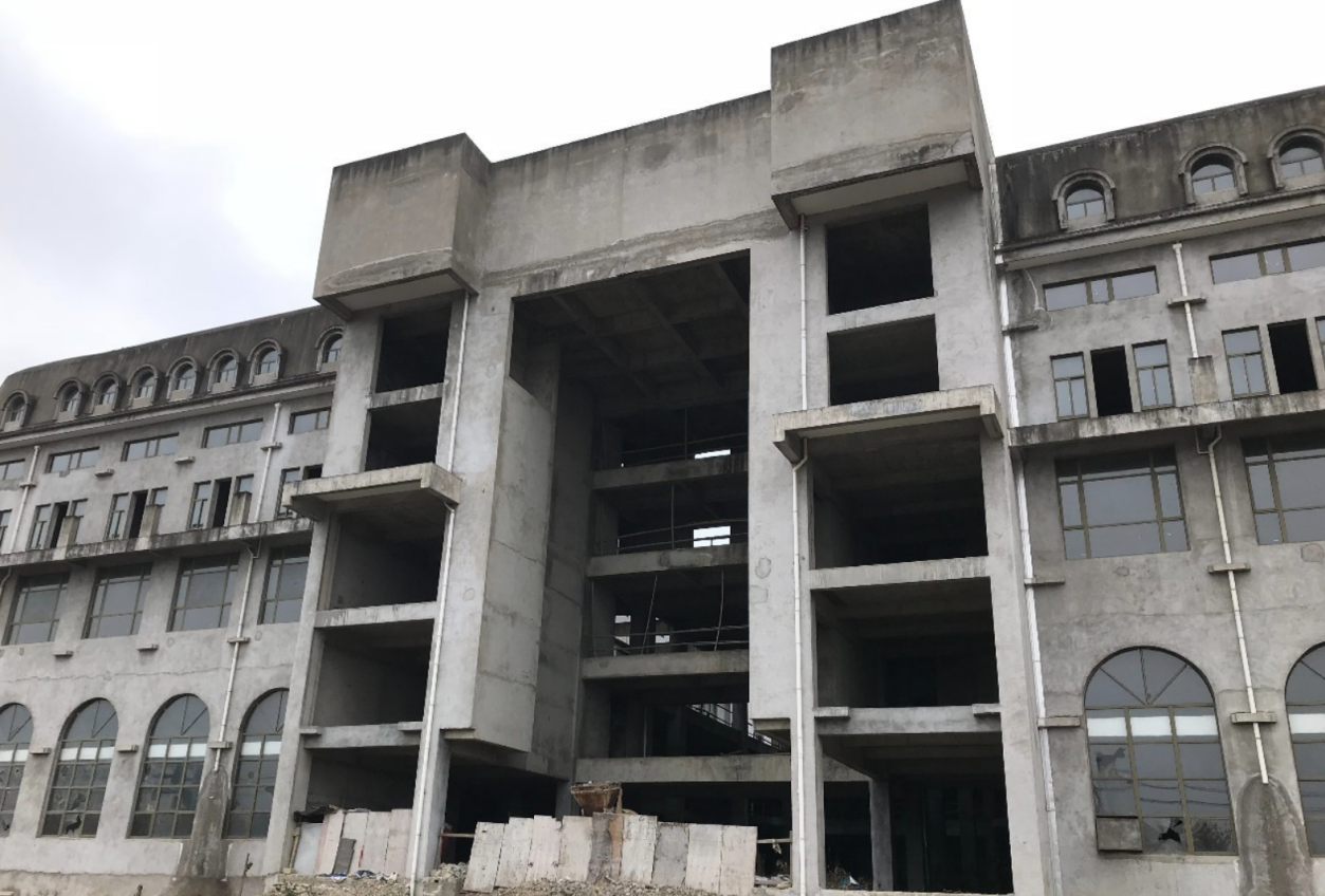 刚交完30万首付开发商却跑路，房子成烂尾楼，还要每月还房贷吗？