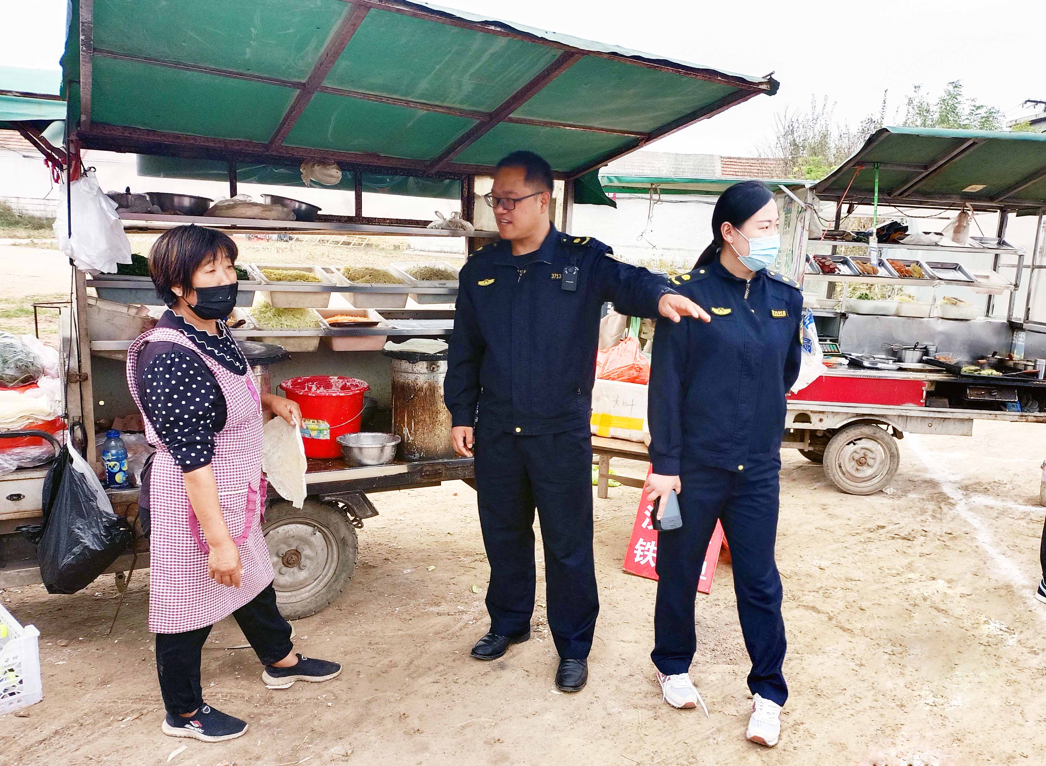 临沭县城管局开展县医院周边环境秩序整治行动
