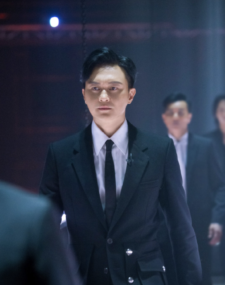 哥哥演出好拼！张智霖蓄白胡子张晋撞玻璃，袁咏仪蔡少芬感动落泪